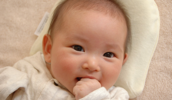 ジェルトロン ベビー枕 の口コミレビューと通販サイト 赤ちゃんの頭の形を治す枕 ジェルトロン ベビー枕 はココです